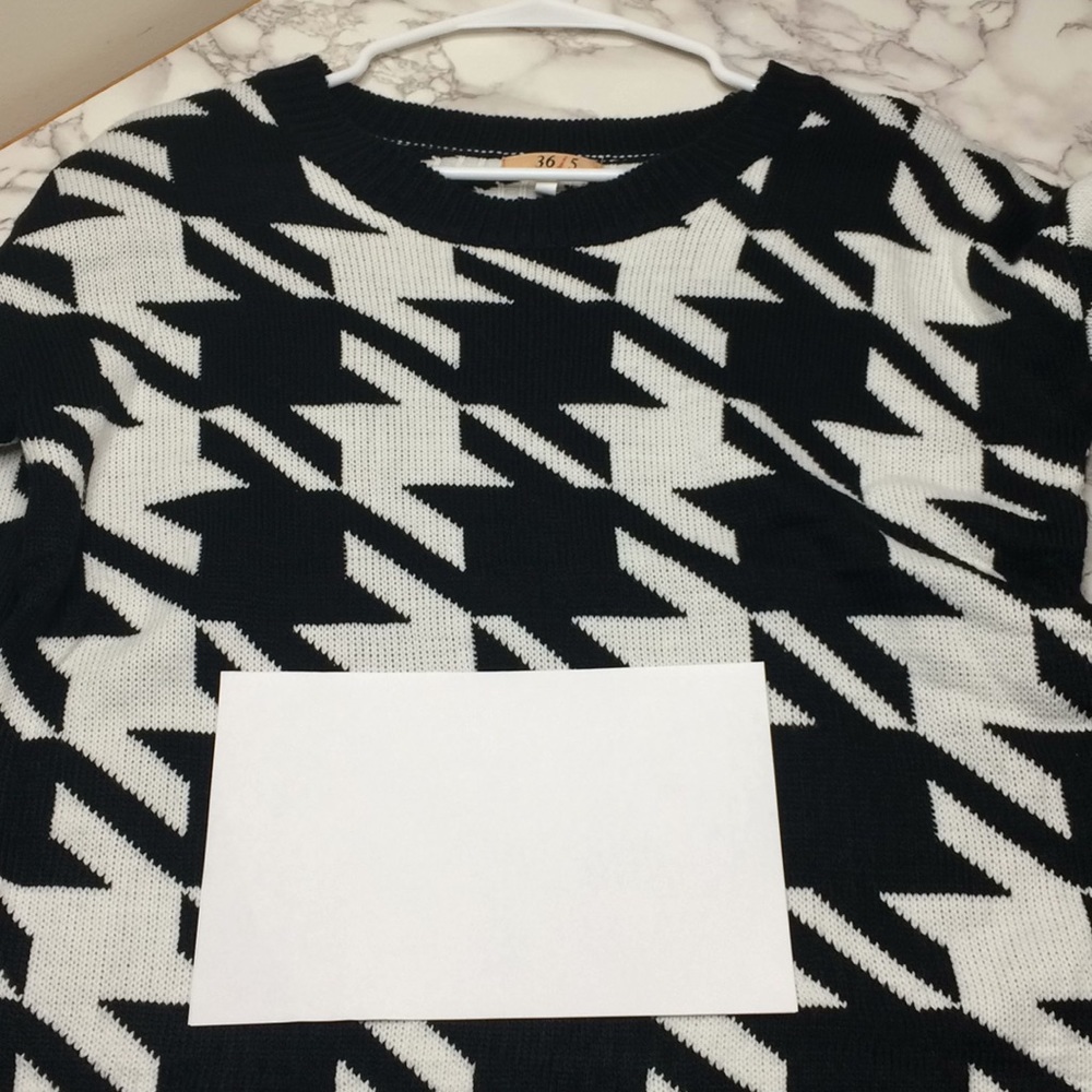 Black/white houndstooth sweater - Picture 4 of 4